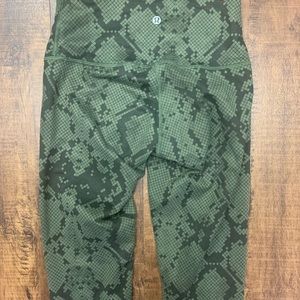Lululemon size 6 pant digital snakeskin print